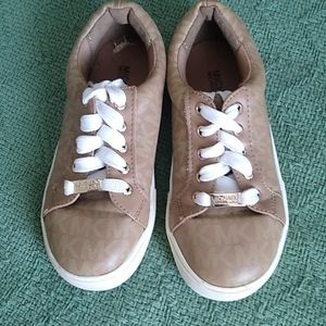 Girls Michael Kors size 11 Strawberry 2 Tan Sneaker
